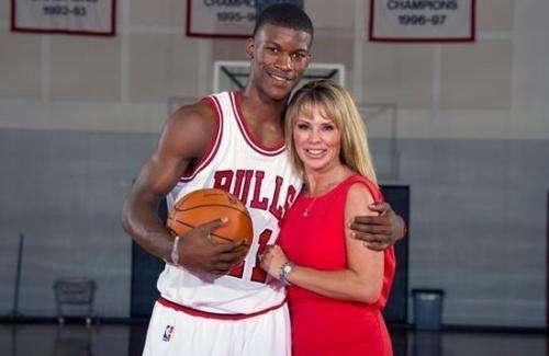 尽管他在泳 尽管他在泳